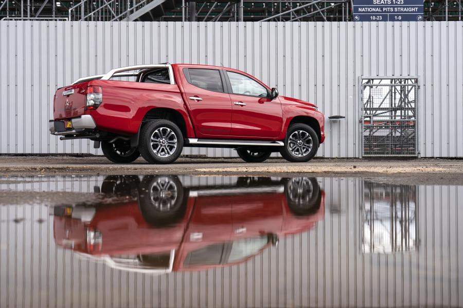  Mitsubishi L200 Barbarian X Double Cab 2019 года  (UK) (фото 26 из 40)